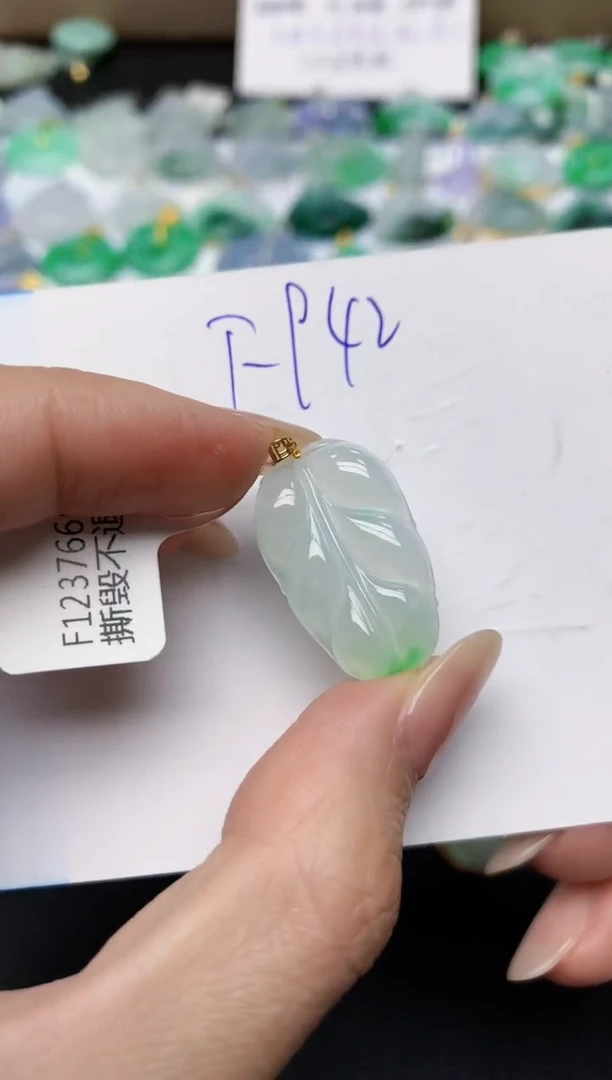 颈饰18K金镶嵌翡翠天然缅甸A货翡翠百元以上9元证书费自理