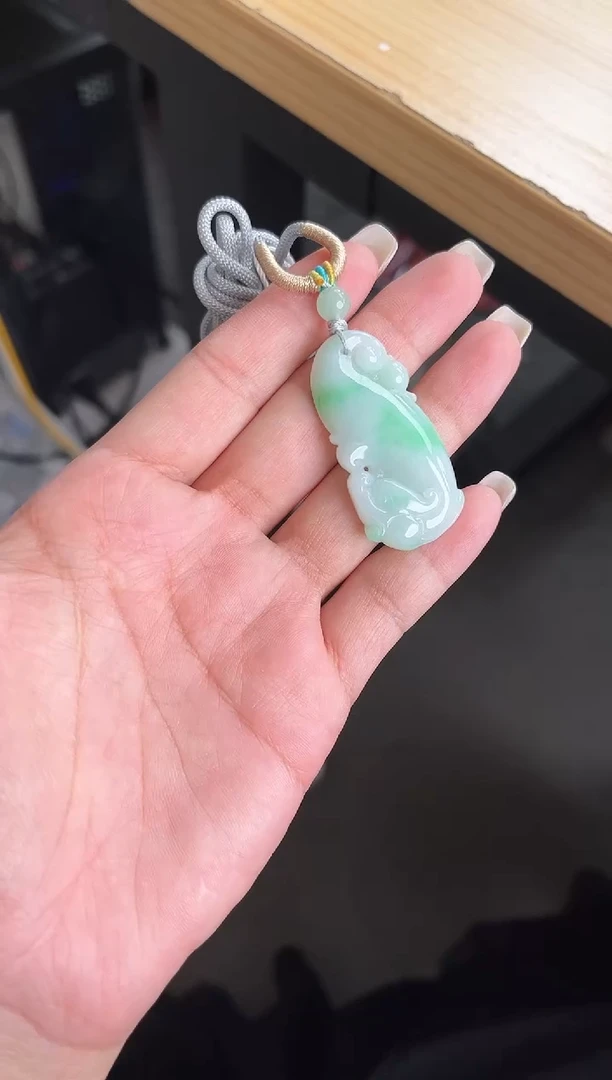 颈饰未镶嵌翡翠吊坠