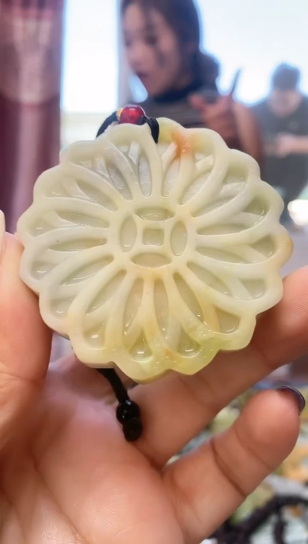 未镶嵌岫玉吊坠