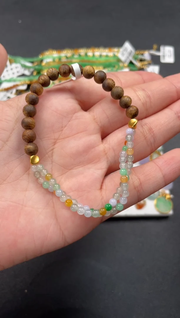 套链足金镶嵌翡翠一条  P369