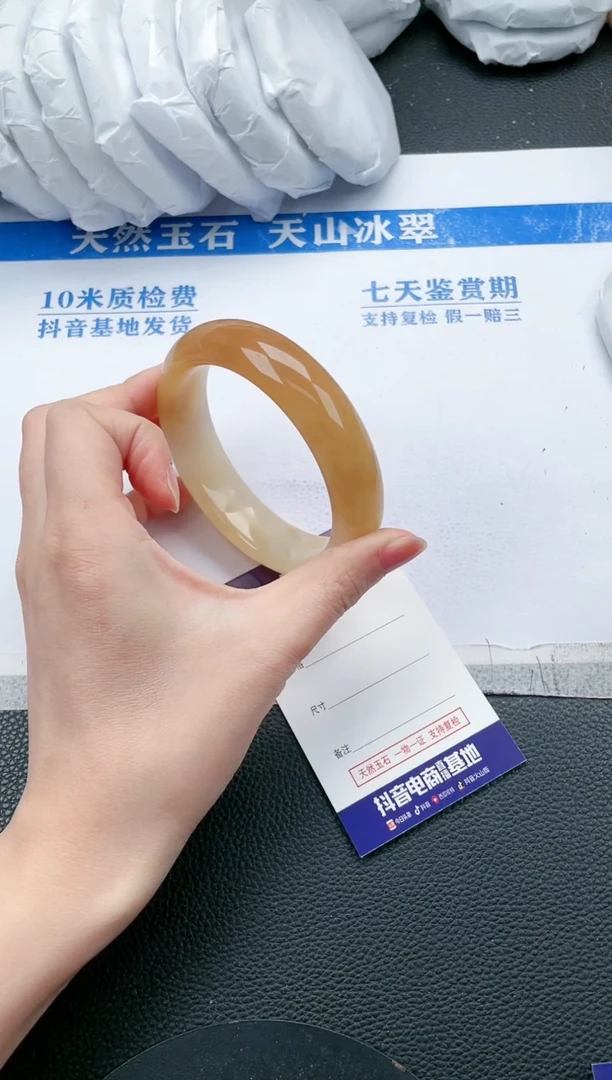【闪购商品】石英质玉手镯未镶嵌L353