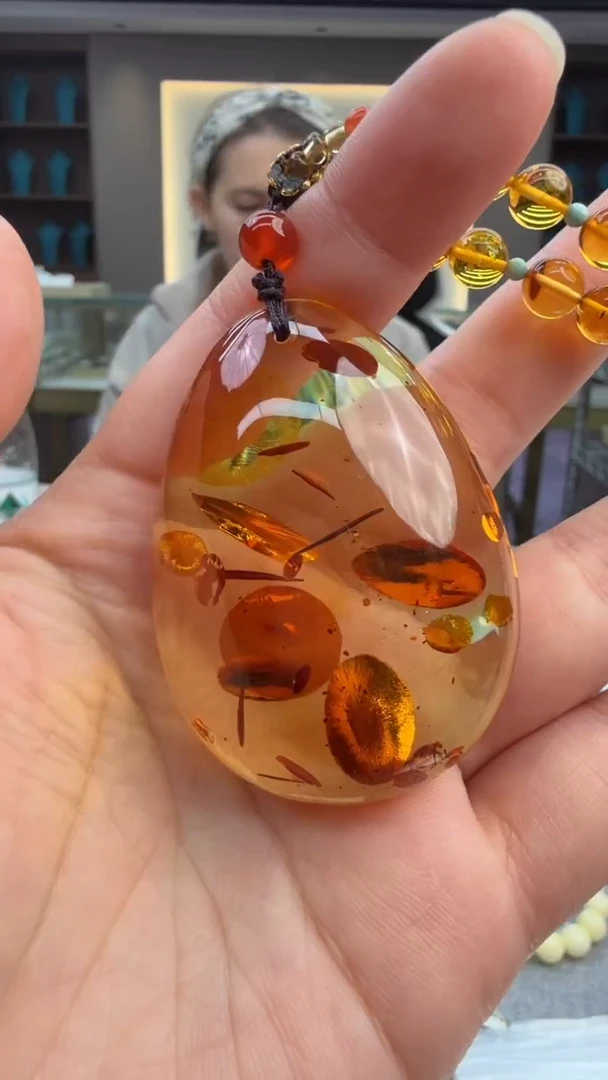 琥珀颈饰未镶嵌87秒拍号 假一罚三