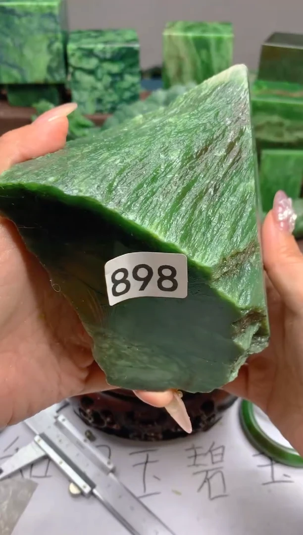 和田玉（碧玉）未镶嵌珠宝半成品1