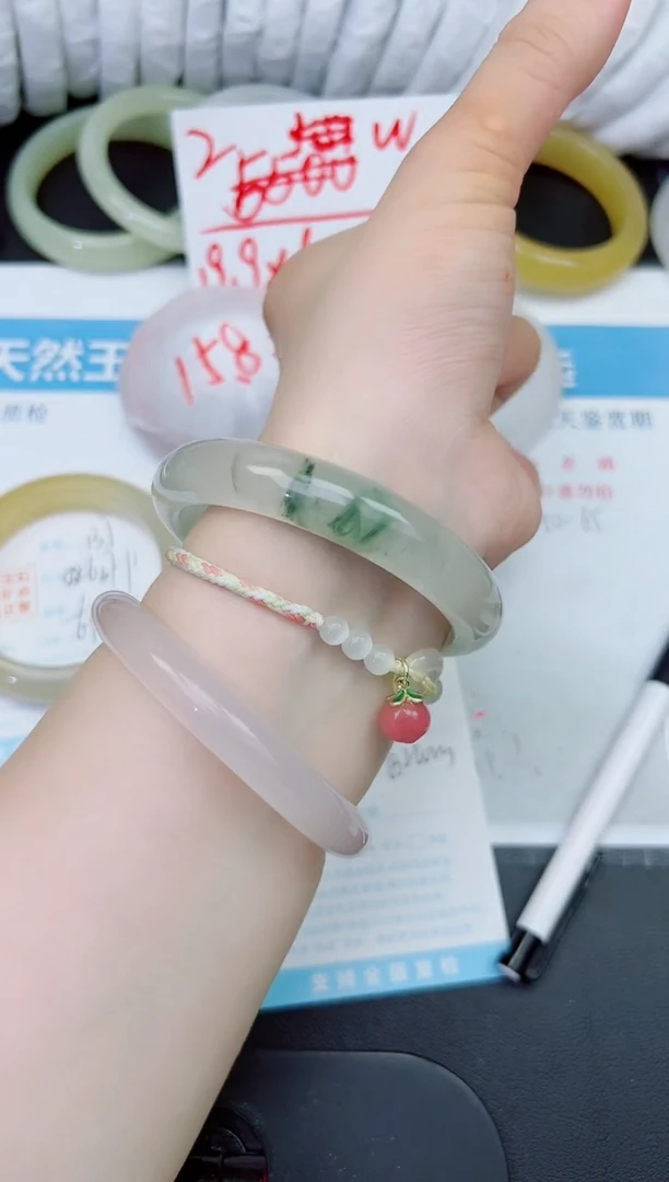 石英质玉手镯未镶嵌136-63.2