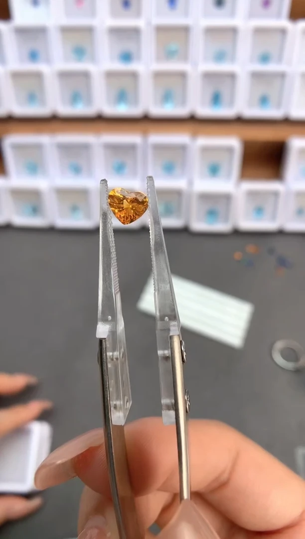 未镶嵌裸石定制蓝宝石1.02ct 黄蓝宝