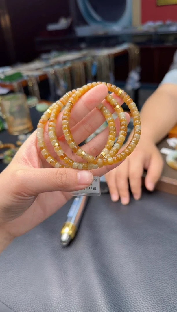 手串未镶嵌和田玉且末糖白直切渐进手串 多样性发货拍一发一