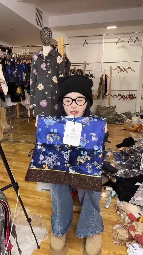 马甲       M码       80-105斤