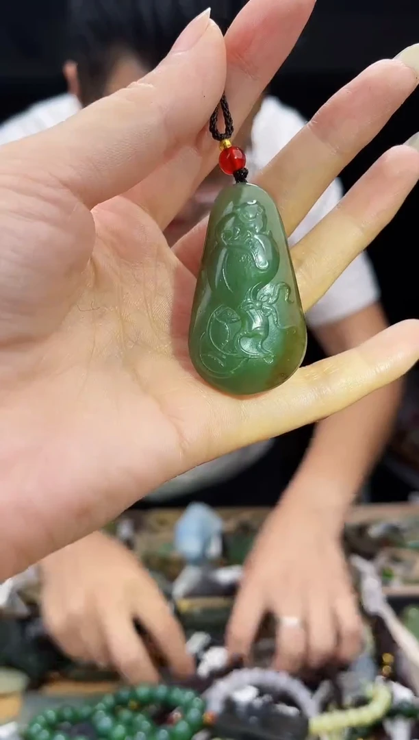 颈饰未镶嵌和田玉1