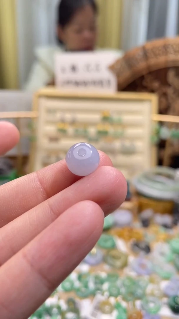 颈饰未镶嵌翡翠珠子