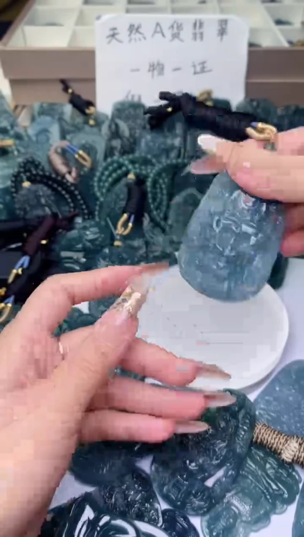 颈饰未镶嵌翡翠