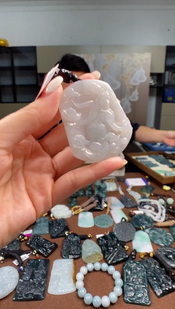 颈饰未镶嵌翡翠 多样性发其一