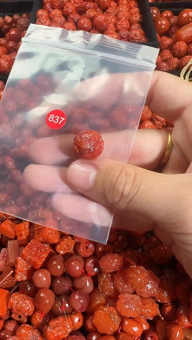 颈饰未镶嵌南红玛瑙1