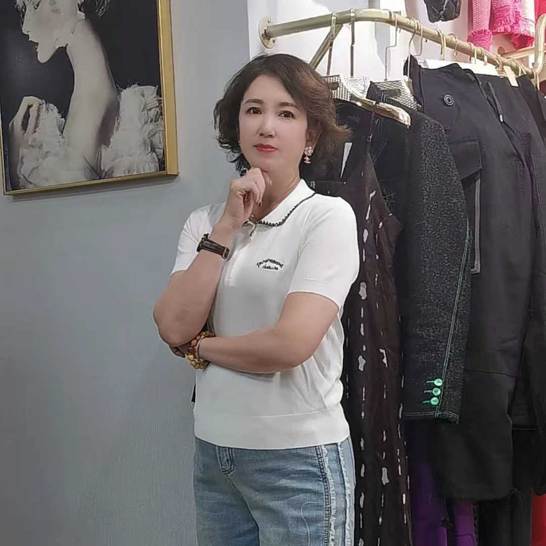 茹茹时装白色短袖