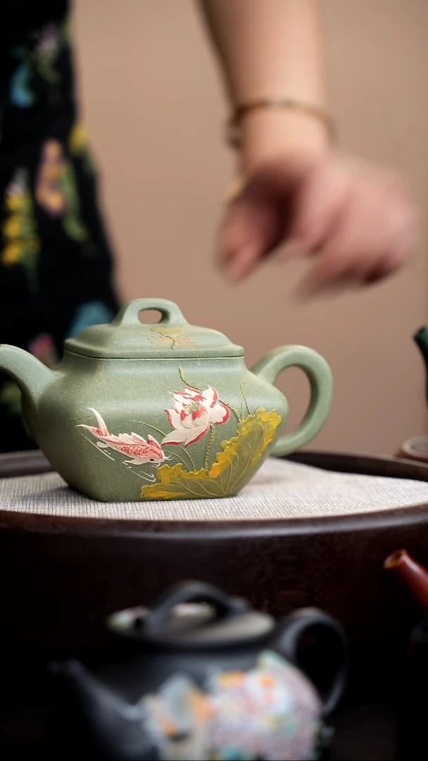 茶壶紫砂豆青砂四方合斗泥绘荷鱼