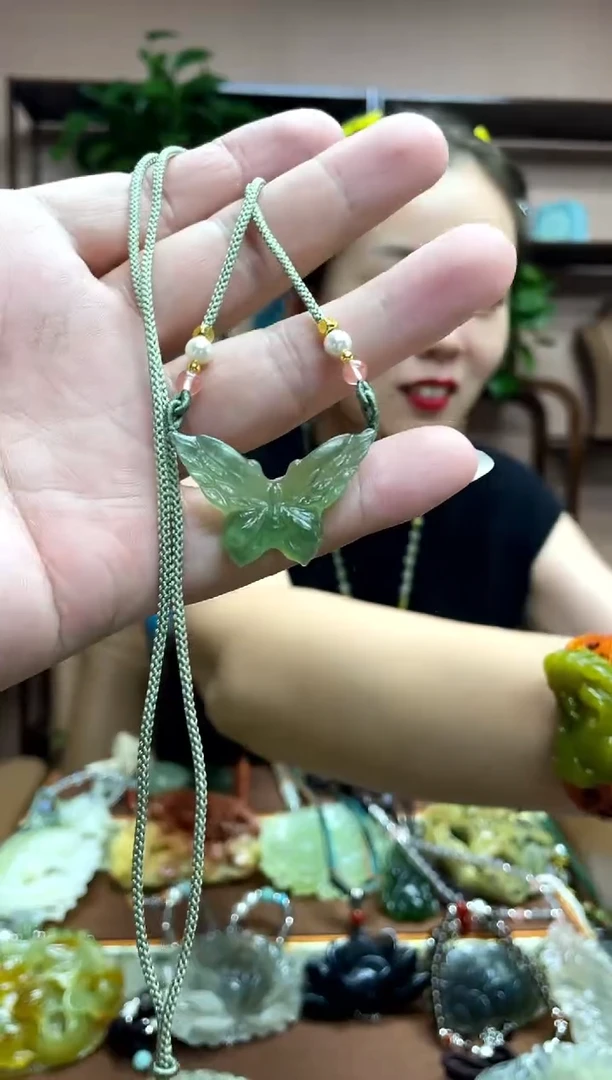 未镶嵌岫玉颈饰·1