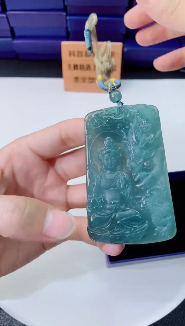 翡翠未镶嵌颈饰1