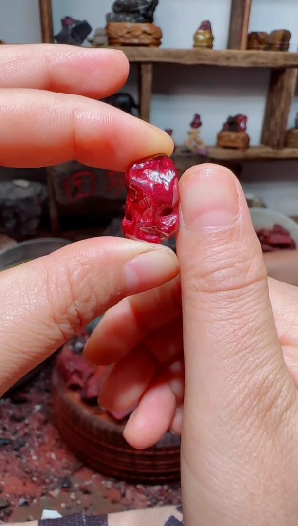 天然辰砂狗头砂吊坠39