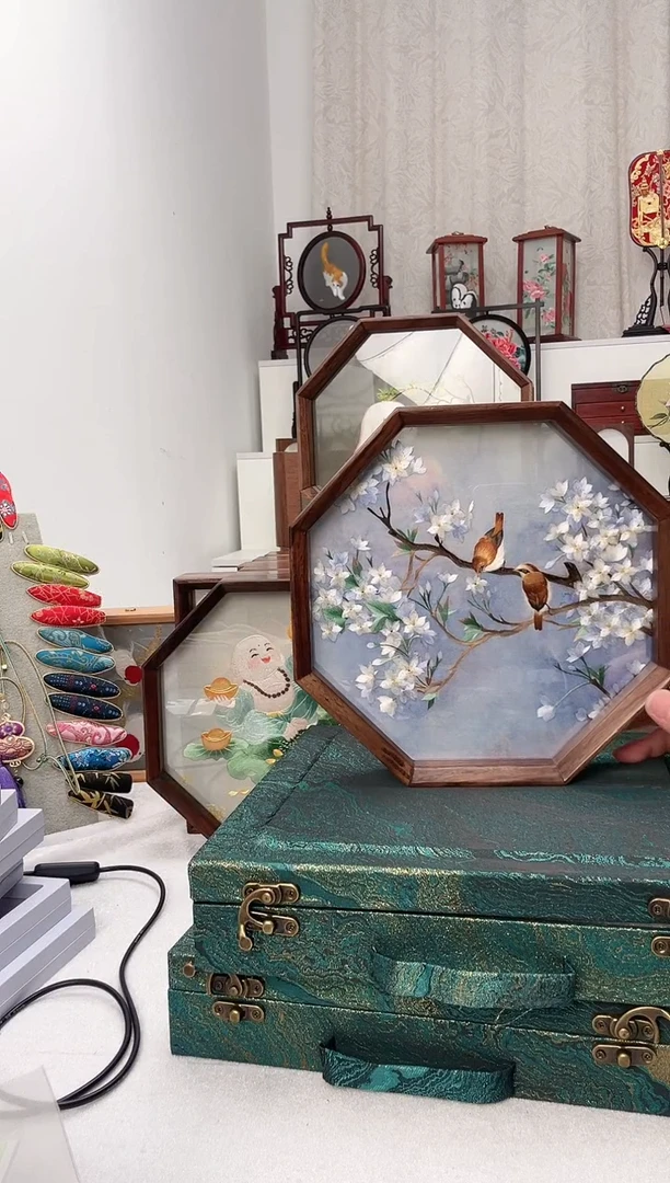 扇子苏绣作品手工摆台