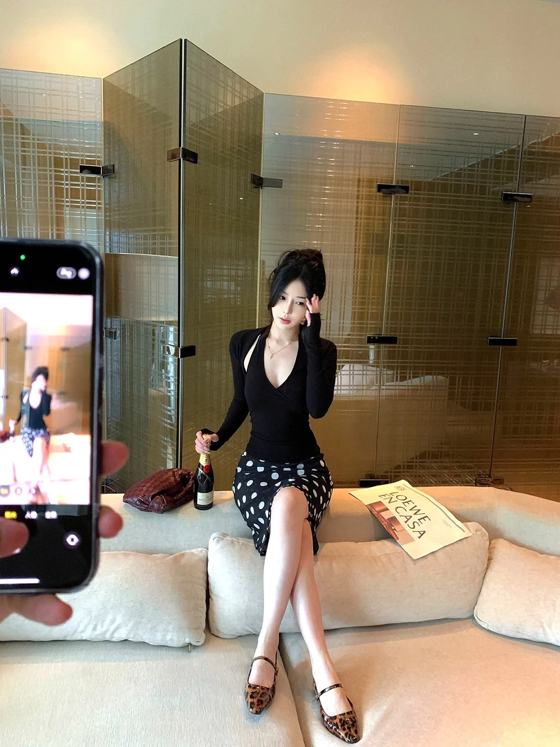 Wuu2sweet吴太甜 韩系气质坎肩挂脖吊带背心女巨好看的早秋上衣