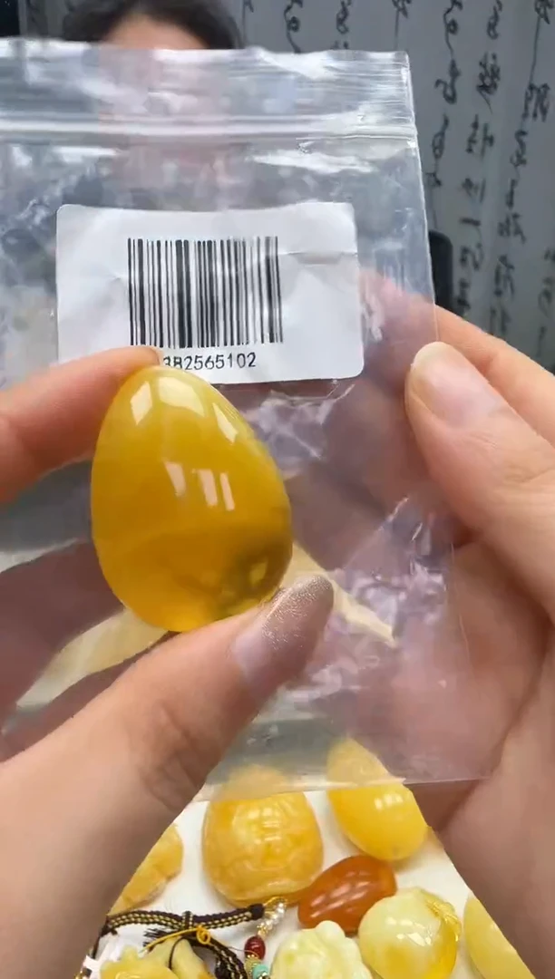 裸石琥珀未镶嵌如图