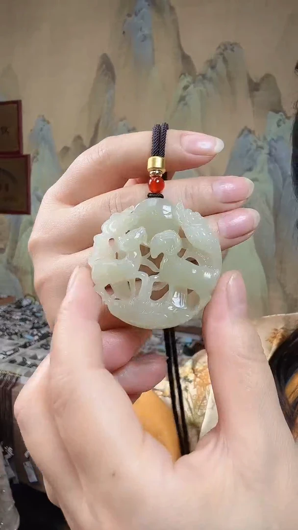 颈饰未镶嵌和田玉.