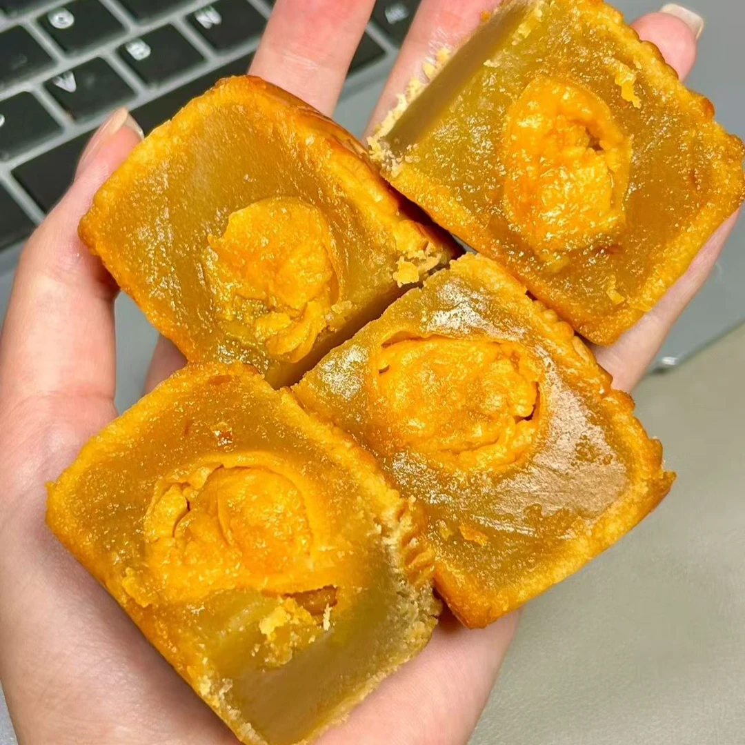 【无包装】深圳一线品牌麦轩港琪混合蛋黄白莲蓉月饼，到手2斤