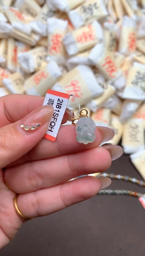 【闪购商品】翡翠挂件未镶嵌—