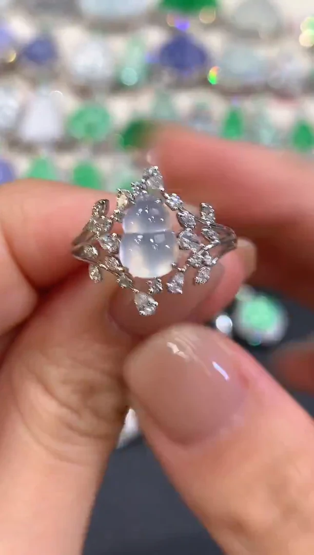 18K金镶嵌戒指翡翠q135