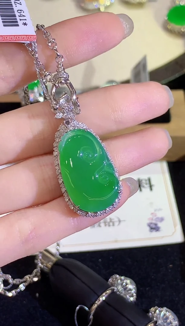 套链18K金镶嵌翡翠心**贝W多样性发其一