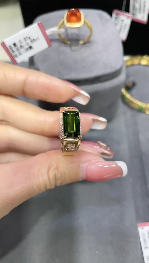 18K金镶嵌天然碧玺戒指