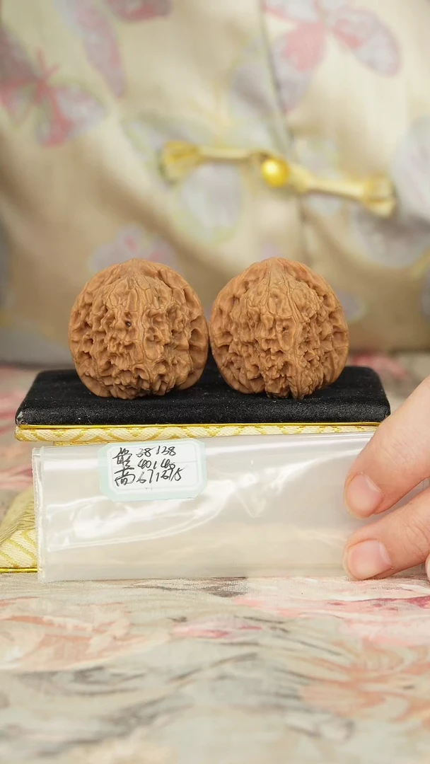 【闪购商品】文玩核桃把件赵喜满南将石