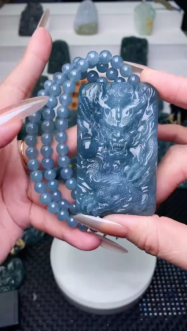 颈饰未镶嵌翡翠