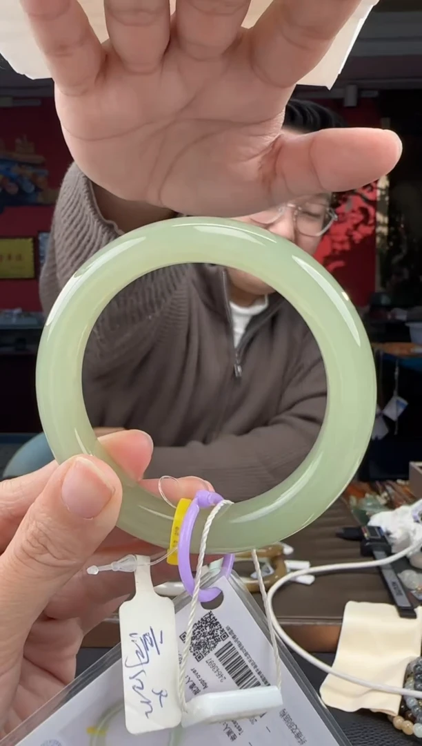 颈饰未镶嵌和田玉高冰晴手镯56+