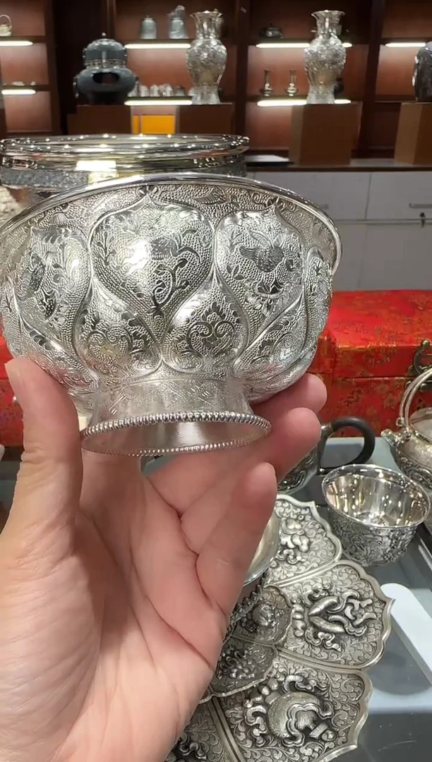 过****年足银999精工手工鸳鸯莲瓣碗