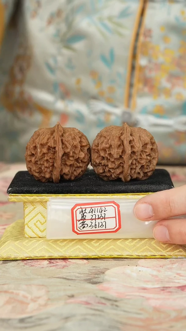 【闪购商品】文玩核桃把件非嫁接元宝