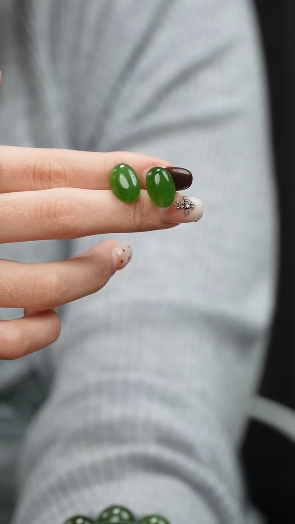 18K金镶嵌和田玉耳饰18