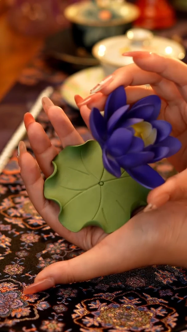 蓝莲花香插············