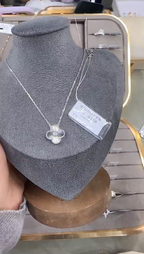 颈饰18K金镶嵌钻石6770