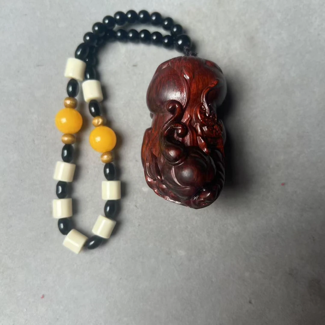 Q01紫檀雕刻貔丘把件