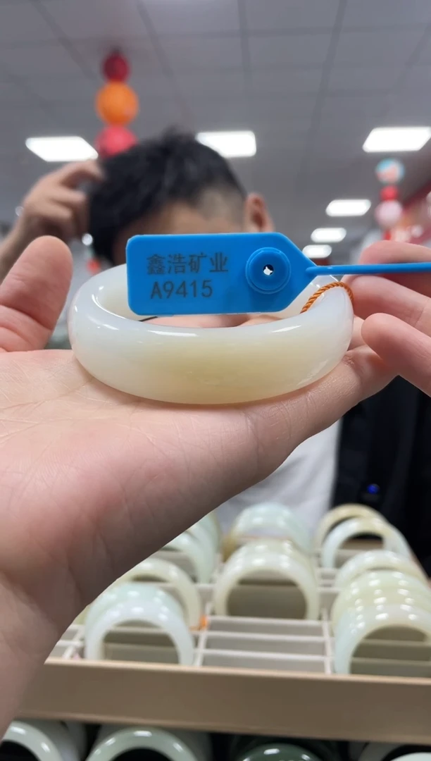 未镶嵌手镯和田玉圈56 A9415 高品且末糖手镯一条