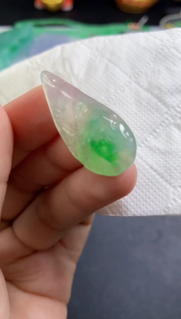 颈饰未镶嵌翡翠