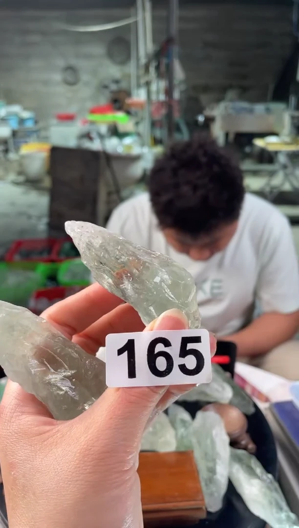 未镶嵌水晶大型摆件（非配饰）绿水晶原石165  65克 多样性发其一