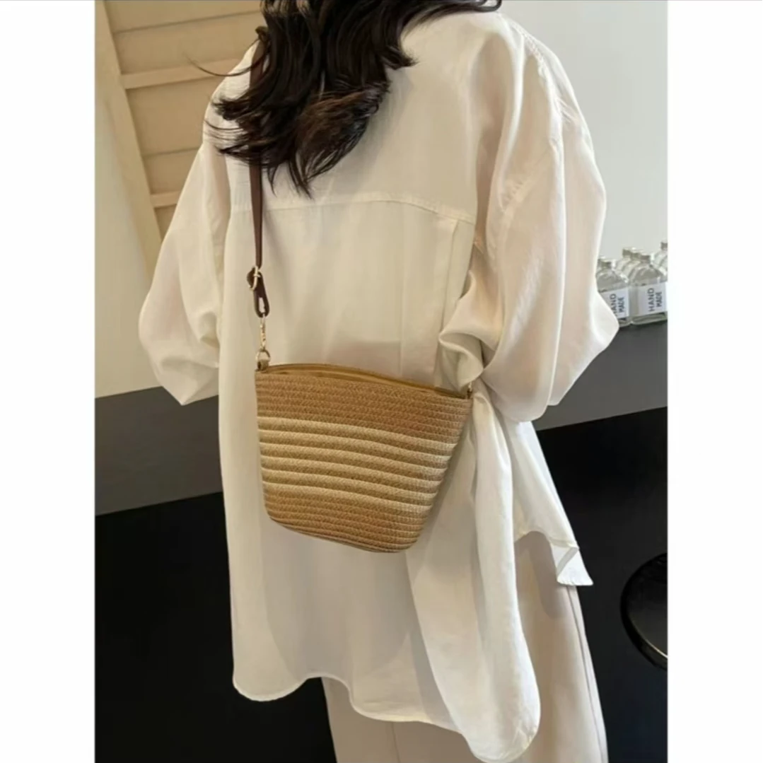 新春款小号女士休闲时尚百搭小众沙滩简约手工编织可爱包包洋气