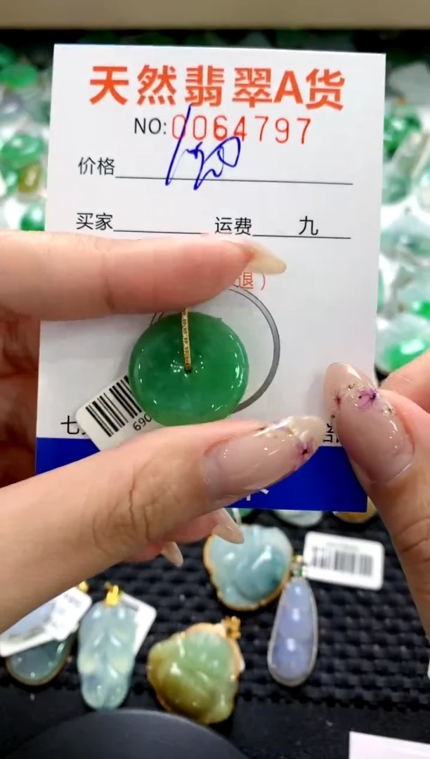 翡翠18K金镶嵌颈饰1111111111111111