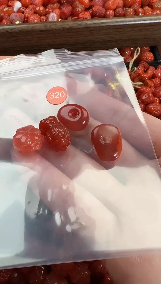 颈饰未镶嵌南红玛瑙1