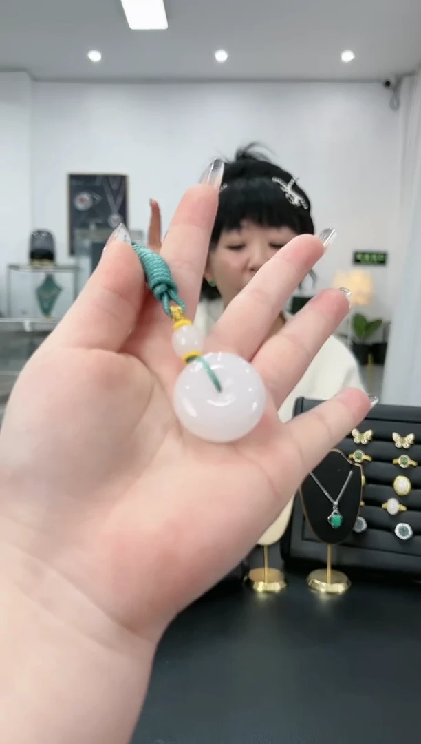 【闪购商品】石英质玉颈饰未镶嵌天然玉石多样性发其一