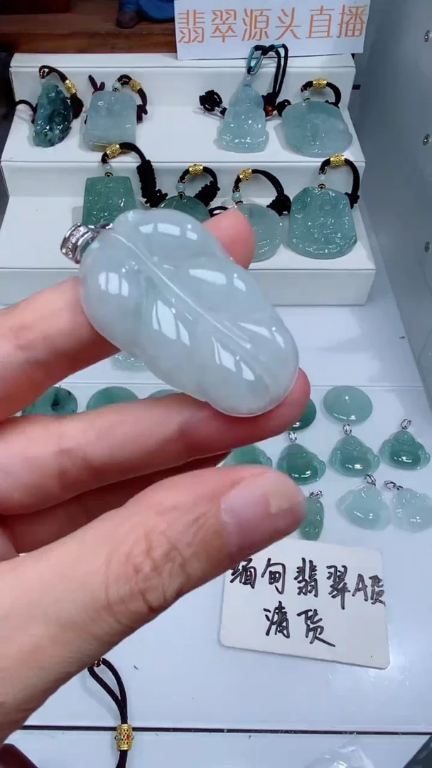 颈饰银S925镶嵌翡翠吊坠
