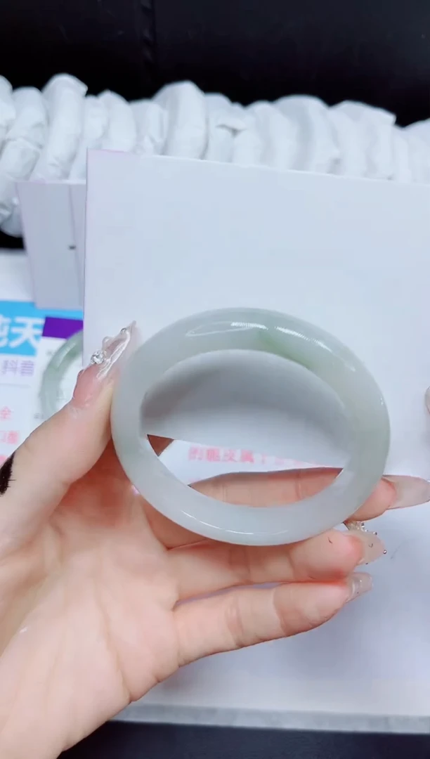 石英质玉手镯未镶嵌255