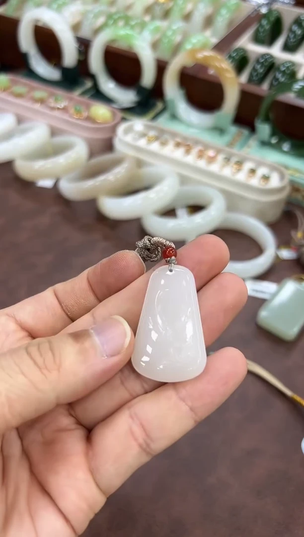 颈饰未镶嵌和田玉莲莲有鱼