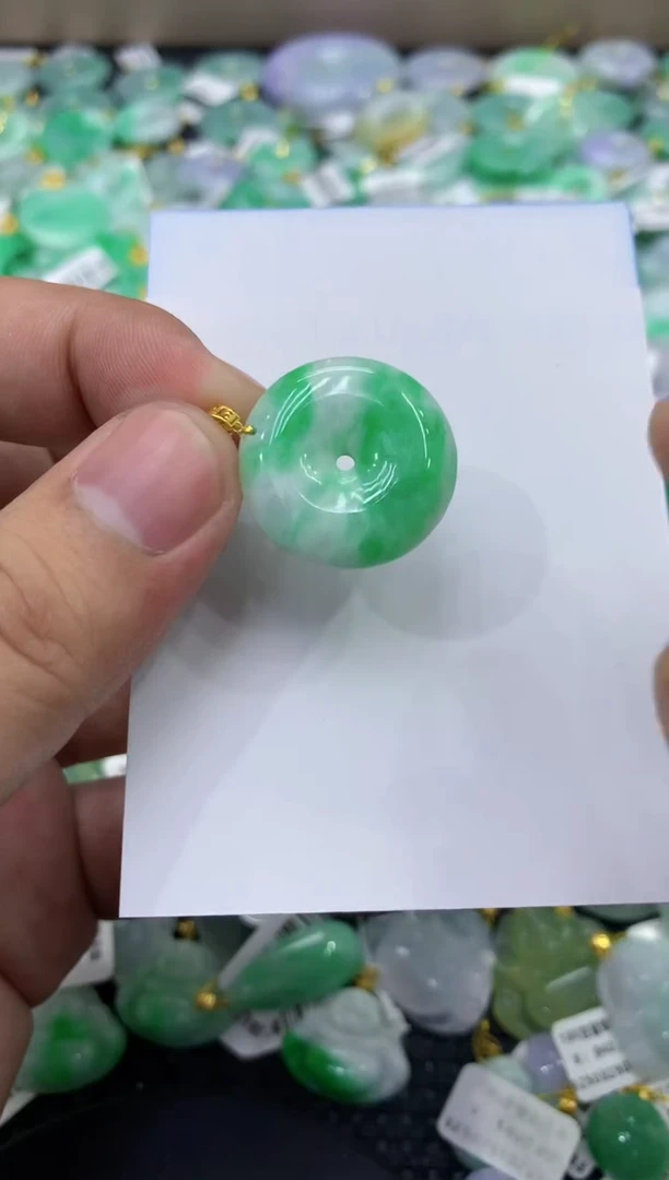 颈饰18K金镶嵌翡翠天然缅甸翡翠A货